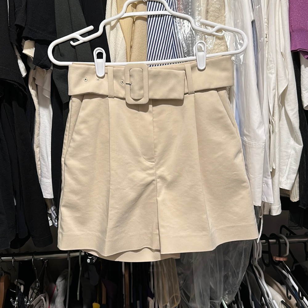 Aritzia BABATON shorts size 2 NWOT